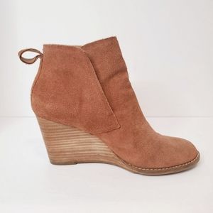 Lucky brand bootie 5.5